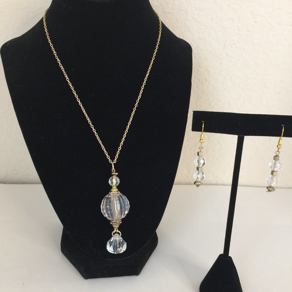 Glam Globe jewelry set.
